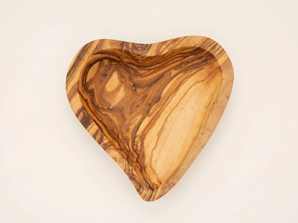 Direct top-down 90-degree view of heart dish BL-8 highlighting heart silhouette and amber grain