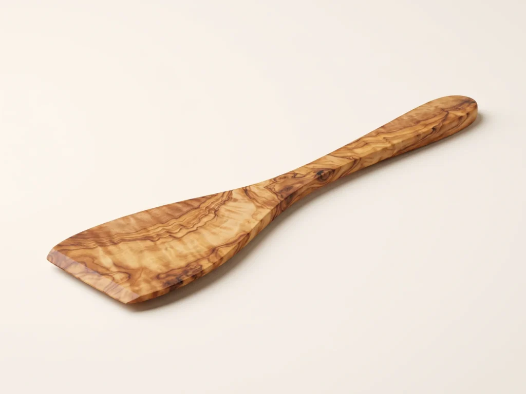 Vue en perspective trois quarts d'une spatule plate de cuisson en bois d'olivier
